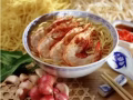 中峇鲁虾汤面请头手