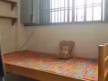海军部地铁站有一个阳台隔间，水电网络全包