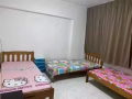 本屋地址。。后港。909出租女生床位，整间屋子住满四个人