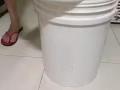 25公斤(升)白圆桶出售,有盖,装食品,可装任何物品,每个$1新币,有100个