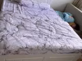 一張美容床和一張雙人床出售