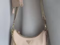 Prada 普拉達 Re-Edition 2005 Saffiano 皮革手袋