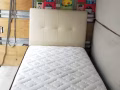 床  和床墊子