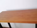 很新實木桌子