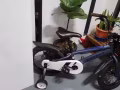 出售童车带小轮