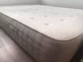IKEA Queen size 双人床垫 - 舒适耐用