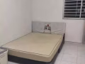 低价出售床架+床垫