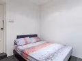 实龙岗排屋大单间出租，无中介费，近地铁和巴士站，紧邻游泳池