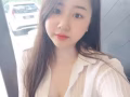 不在乎什么天长地久 只有现在拥有 要的东西简单 快乐就好