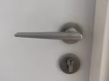 专业锁匠：开锁换锁/维修/安装/技术开锁/电话［85805598］