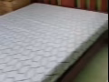 标题： 单间/两人间/夫妻间1300$ 三人间500$.有空调冷气，可煮。包含电水费。随时入住。