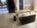 湖畔地铁站走路五分钟 主人房普通房 男女床位出租 包 水 电 网 可以大煮租金上铺$330 下铺350，制造业本屋地址5