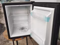 迷你小冰箱，内部全新，外观有点小刮伤，