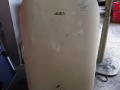 移動空調，帶壓縮機的那種！製冷效果很好，有遙控器