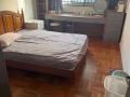 一間普通房，可隨時入住。