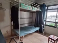 出售一個摺疊單人鋼絲床，一個鐵質床
