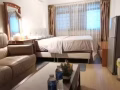湖畔地铁站附，主人房。空调房。日租，小时，短租，旅游租。提供一次性洗漱用品，矿泉水。加微信
