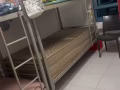 本人有4套上下铁床出售，有需要的朋友可以联系我，联系电话84535680