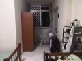 找男搭房。达曼裕廊。普通房二人间，本屋地址。包水电网，无冷气