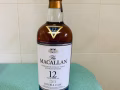 出两瓶洋酒