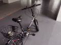 先驱地铁站  出售一辆二手车