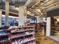店铺在金文泰中心出租，人潮旺！