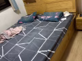 出售新King size 实木储藏床