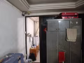 靠近湖畔地铁站阳台隔间