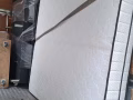 双人床