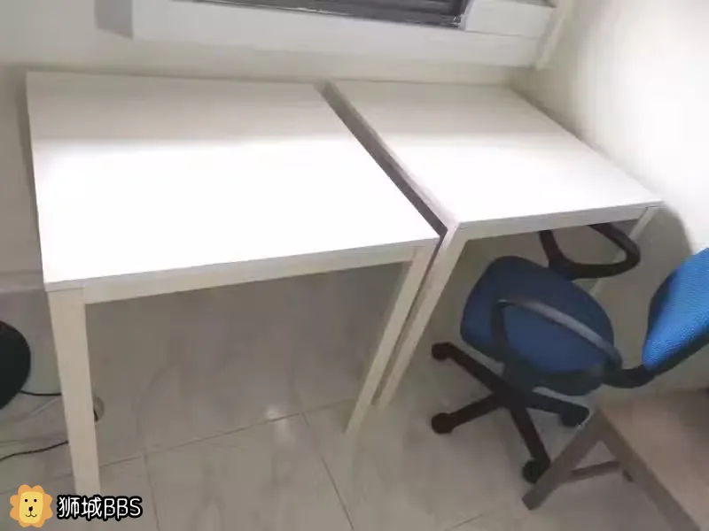 两张桌子